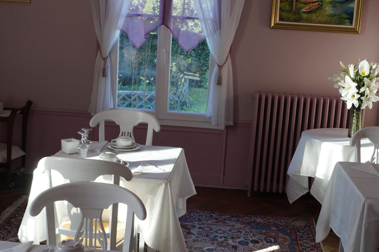 Hotel Au Chateau Blanc Saint-Aubin-lès-Elbeuf Екстериор снимка