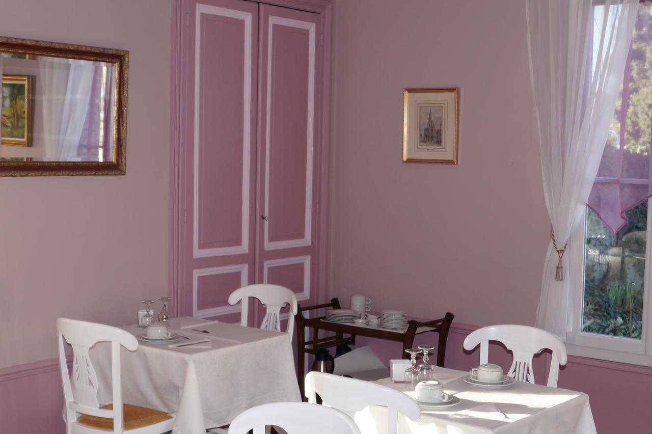 Hotel Au Chateau Blanc Saint-Aubin-lès-Elbeuf Екстериор снимка